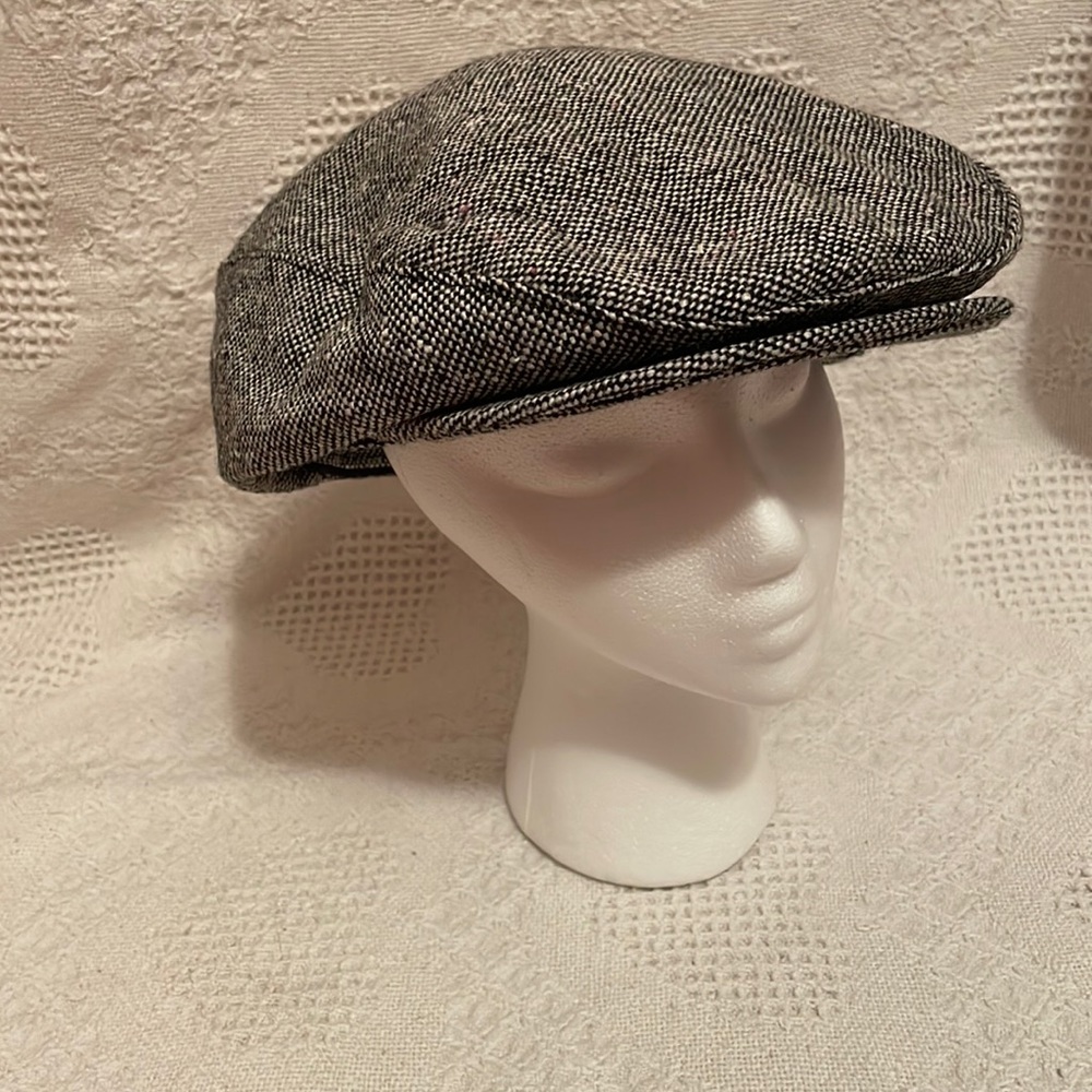 Thinsulate thermal page boy black and white cap with ear flaps